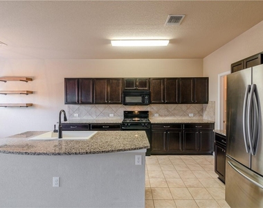 137 Moulins Ln - Photo Thumbnail 7