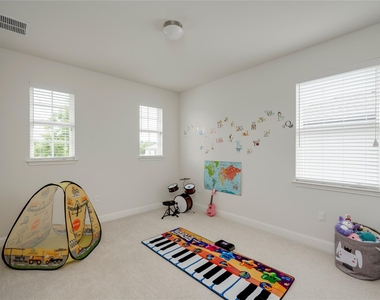 7107 Calpe Dr - Photo Thumbnail 13