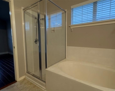 1900 Scofield Ridge Pkwy - Photo Thumbnail 7