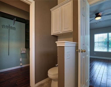 1900 Scofield Ridge Pkwy - Photo Thumbnail 13