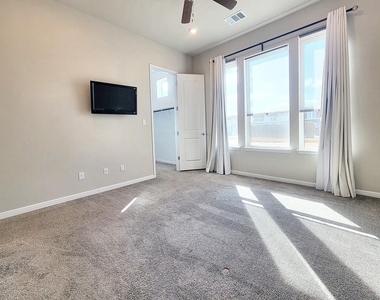 1015 Vista View Dr - Photo Thumbnail 9