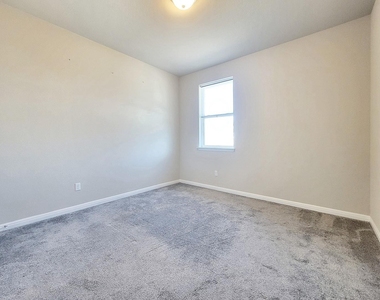1015 Vista View Dr - Photo Thumbnail 19