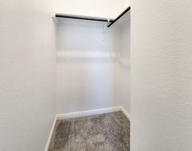 1015 Vista View Dr - Photo Thumbnail 20