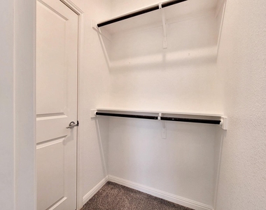 1015 Vista View Dr - Photo Thumbnail 18