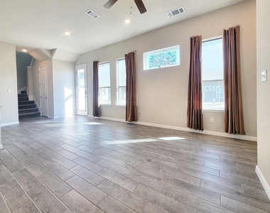 1015 Vista View Dr - Photo Thumbnail 2