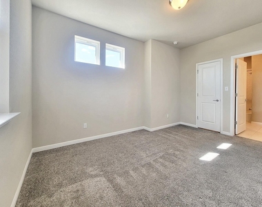 1015 Vista View Dr - Photo Thumbnail 10