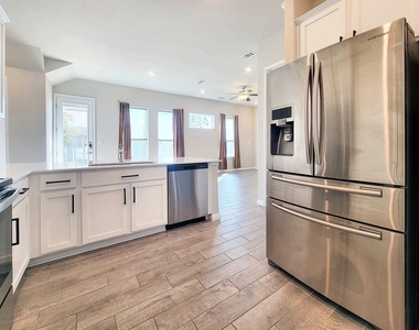 1015 Vista View Dr - Photo Thumbnail 5