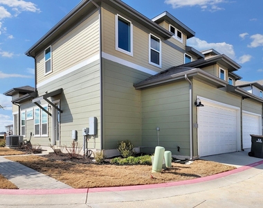 1015 Vista View Dr - Photo Thumbnail 1