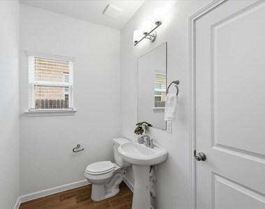 6407 Principale Dr - Photo Thumbnail 4