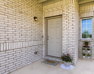 6407 Principale Dr - Photo Thumbnail 2