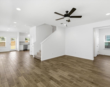 6407 Principale Dr - Photo Thumbnail 6