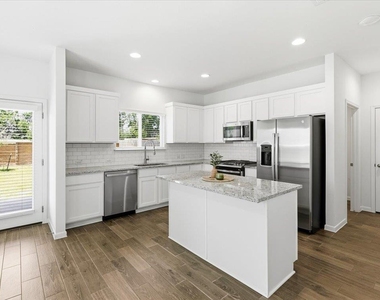6407 Principale Dr - Photo Thumbnail 9