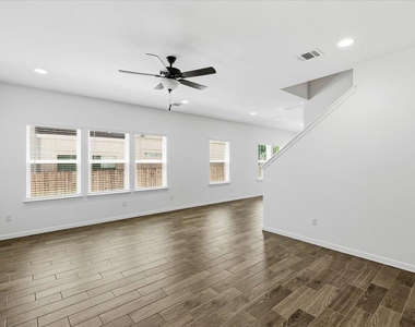 6407 Principale Dr - Photo Thumbnail 5