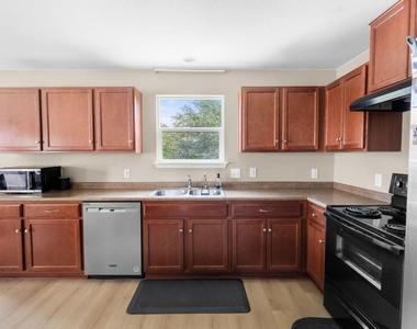 6708 Glebe Path - Photo Thumbnail 14