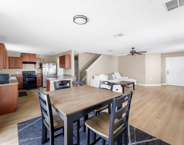 6708 Glebe Path - Photo Thumbnail 11