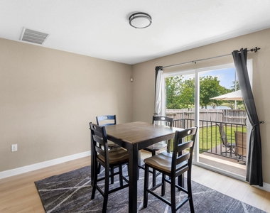 6708 Glebe Path - Photo Thumbnail 10