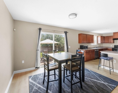 6708 Glebe Path - Photo Thumbnail 9