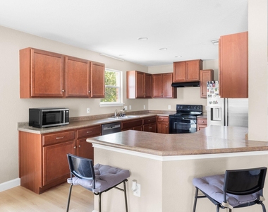6708 Glebe Path - Photo Thumbnail 13
