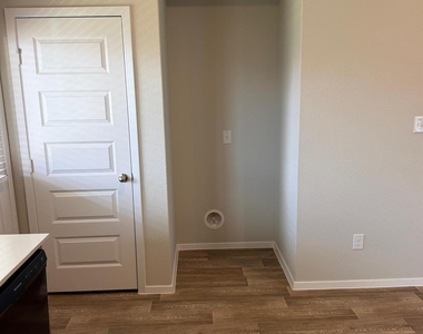 2701 Towy Rd - Photo Thumbnail 19