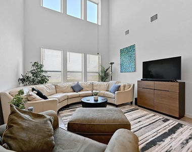 13004 Bloomington Dr - Photo Thumbnail 8