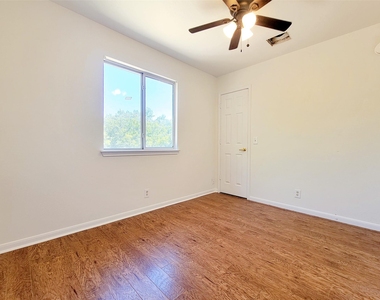 7400 Muffin Dr - Photo Thumbnail 20
