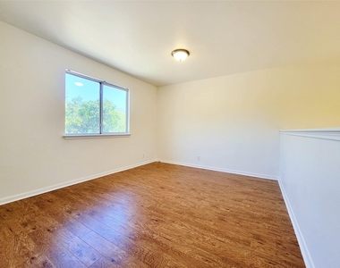7400 Muffin Dr - Photo Thumbnail 18