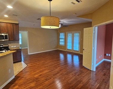 1310 W Parmer Ln - Photo Thumbnail 2