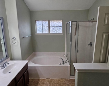 1310 W Parmer Ln - Photo Thumbnail 8