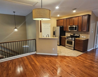 1310 W Parmer Ln - Photo Thumbnail 1