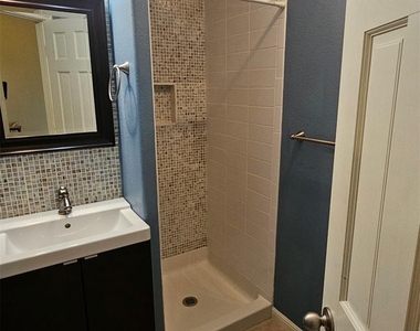 1310 W Parmer Ln - Photo Thumbnail 10