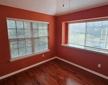 1310 W Parmer Ln - Photo Thumbnail 9