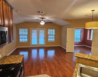 1310 W Parmer Ln - Photo Thumbnail 5