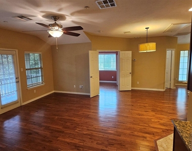 1310 W Parmer Ln - Photo Thumbnail 6
