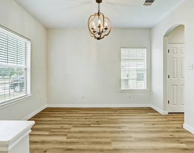 128 Almquist St - Photo Thumbnail 4