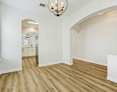 128 Almquist St - Photo Thumbnail 2