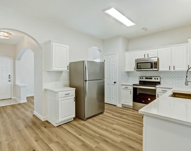 128 Almquist St - Photo Thumbnail 7