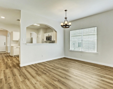 128 Almquist St - Photo Thumbnail 14