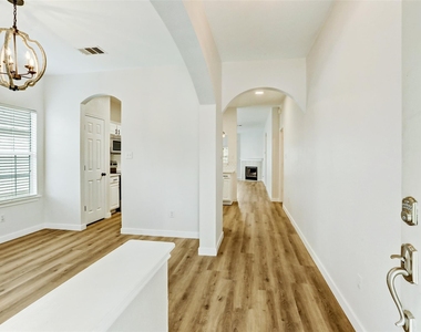 128 Almquist St - Photo Thumbnail 1