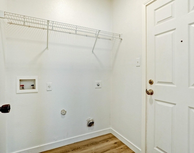 128 Almquist St - Photo Thumbnail 16