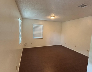 3462 Willowrun Dr - Photo Thumbnail 5