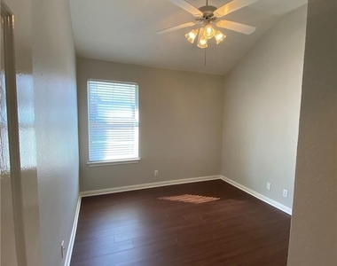617 Kingston Lacy Blvd - Photo Thumbnail 7