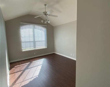 617 Kingston Lacy Blvd - Photo Thumbnail 4