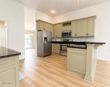 4635 Forest Glen Court - Photo Thumbnail 4