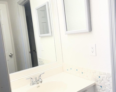2202 Wood Hill Place - Photo Thumbnail 4