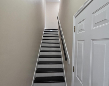 739 Wakemont Drive - Photo Thumbnail 31