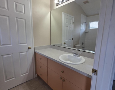 739 Wakemont Drive - Photo Thumbnail 23