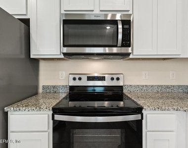 170 Pasadena Drive - Photo Thumbnail 11