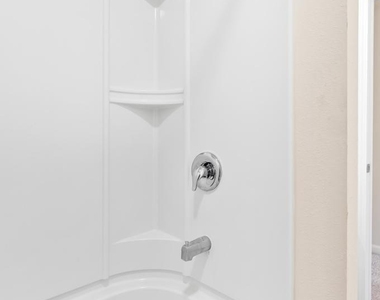 170 Pasadena Drive - Photo Thumbnail 32