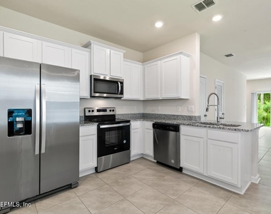170 Pasadena Drive - Photo Thumbnail 12