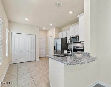 170 Pasadena Drive - Photo Thumbnail 8